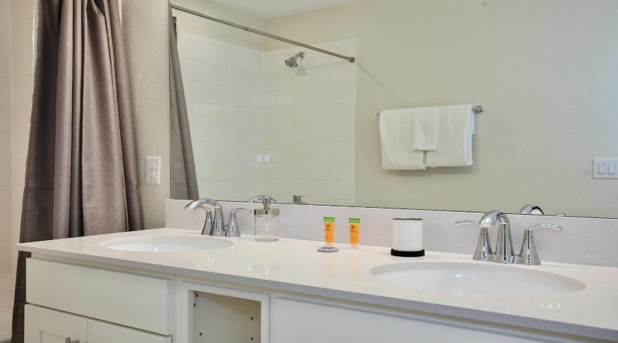 KISSIMMEE, Florida 34746, 2 Bedrooms Bedrooms, ,2 BathroomsBathrooms,Residential,For Sale,PARADOX,0,MFRO6399517