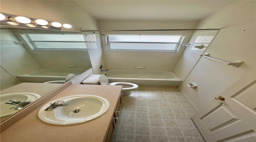 KISSIMMEE, Florida 34747, 4 Bedrooms Bedrooms, ,3 BathroomsBathrooms,Residential,For Sale,LA JOLLA,0,MFRS5147944