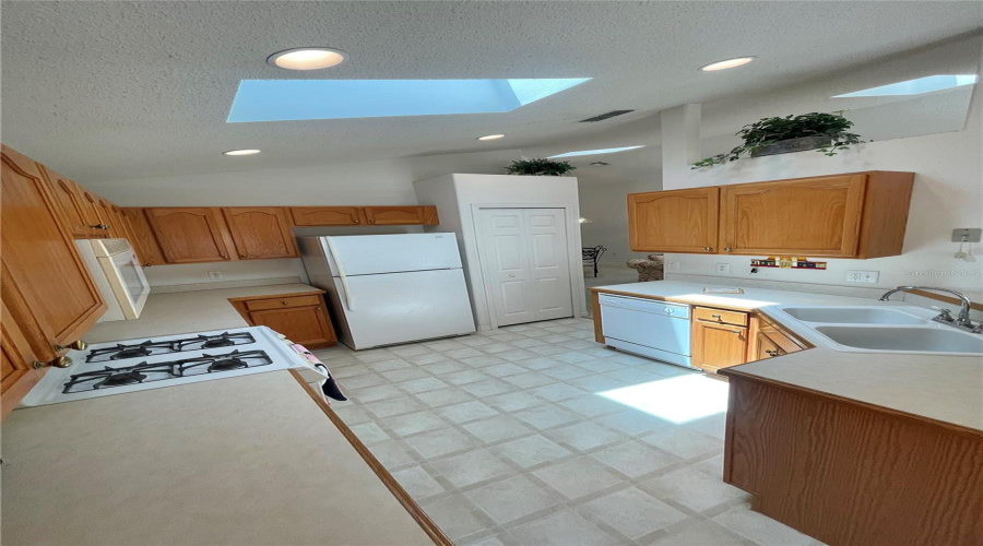 KISSIMMEE, Florida 34747, 4 Bedrooms Bedrooms, ,3 BathroomsBathrooms,Residential,For Sale,LA JOLLA,0,MFRS5147944