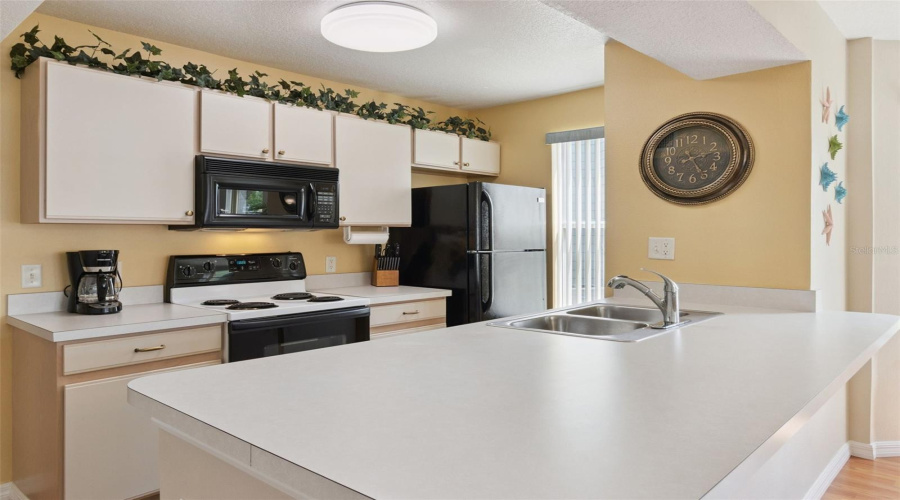 KISSIMMEE, Florida 34747, 4 Bedrooms Bedrooms, ,3 BathroomsBathrooms,Residential,For Sale,KNIGHTSBRIDGE,0,MFRO6397982