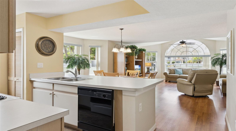 KISSIMMEE, Florida 34747, 4 Bedrooms Bedrooms, ,3 BathroomsBathrooms,Residential,For Sale,KNIGHTSBRIDGE,0,MFRO6397982