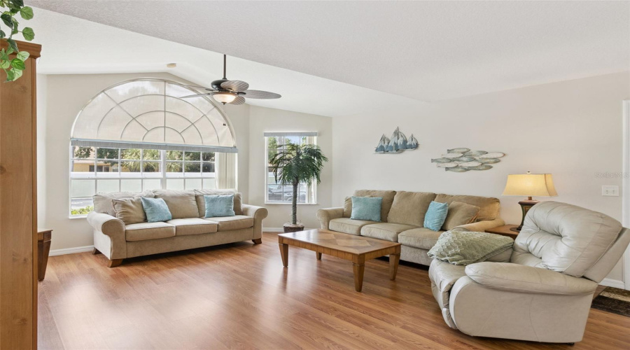 KISSIMMEE, Florida 34747, 4 Bedrooms Bedrooms, ,3 BathroomsBathrooms,Residential,For Sale,KNIGHTSBRIDGE,0,MFRO6397982