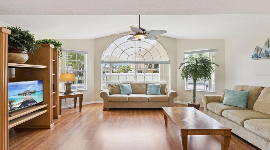 KISSIMMEE, Florida 34747, 4 Bedrooms Bedrooms, ,3 BathroomsBathrooms,Residential,For Sale,KNIGHTSBRIDGE,0,MFRO6397982