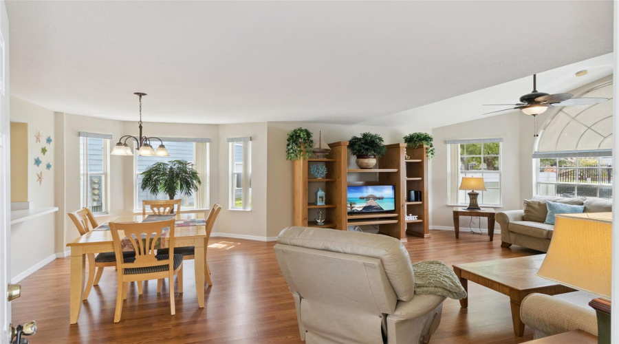 KISSIMMEE, Florida 34747, 4 Bedrooms Bedrooms, ,3 BathroomsBathrooms,Residential,For Sale,KNIGHTSBRIDGE,0,MFRO6397982