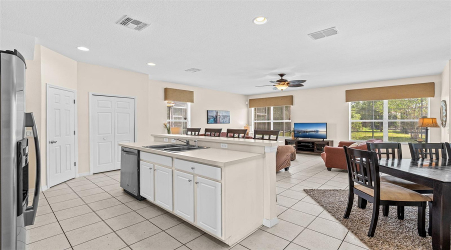 KISSIMMEE, Florida 34746, 4 Bedrooms Bedrooms, ,4 BathroomsBathrooms,Residential,For Sale,STELLA,0,MFRO6399620