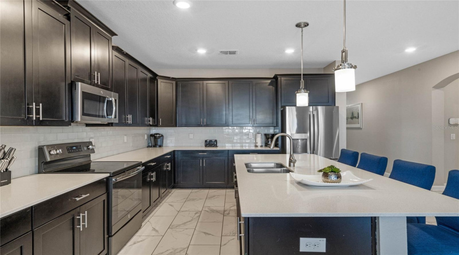 DAVENPORT, Florida 33896, 6 Bedrooms Bedrooms, ,5 BathroomsBathrooms,Residential,For Sale,MULLIGAN,0,MFRO6291126