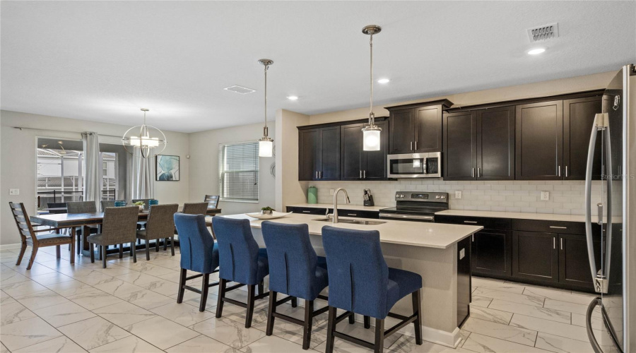 DAVENPORT, Florida 33896, 6 Bedrooms Bedrooms, ,5 BathroomsBathrooms,Residential,For Sale,MULLIGAN,0,MFRO6291126