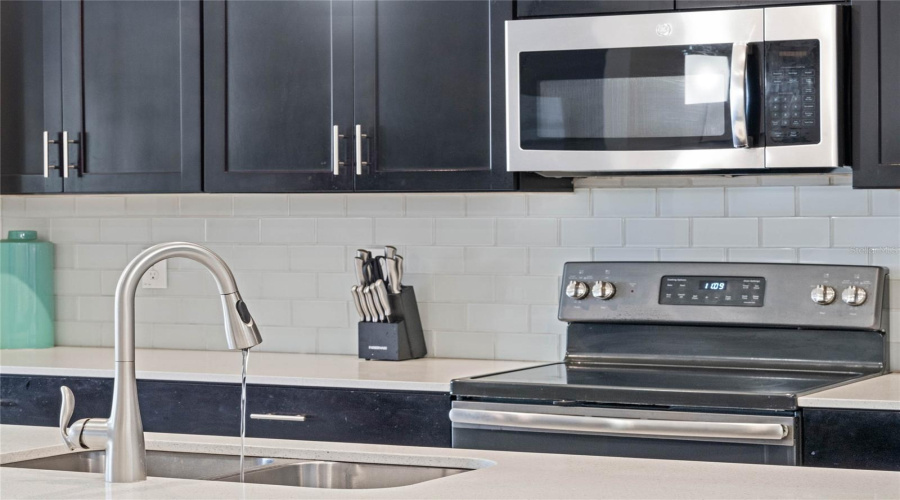 DAVENPORT, Florida 33896, 6 Bedrooms Bedrooms, ,5 BathroomsBathrooms,Residential,For Sale,MULLIGAN,0,MFRO6291126