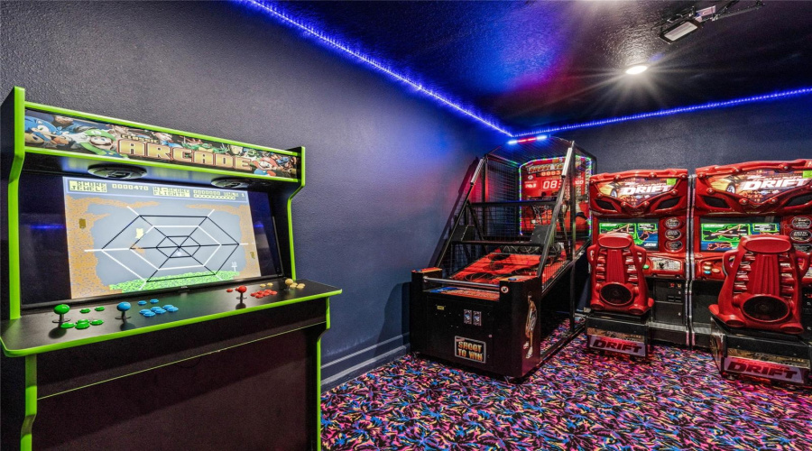 DAVENPORT, Florida 33896, 6 Bedrooms Bedrooms, ,5 BathroomsBathrooms,Residential,For Sale,MULLIGAN,0,MFRO6291126