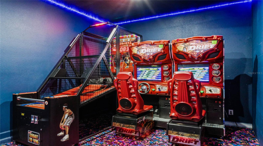 DAVENPORT, Florida 33896, 6 Bedrooms Bedrooms, ,5 BathroomsBathrooms,Residential,For Sale,MULLIGAN,0,MFRO6291126