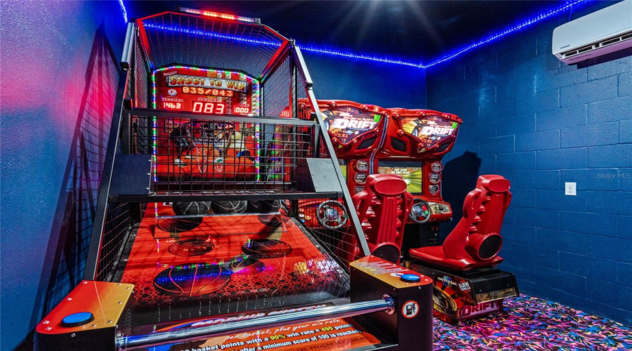 DAVENPORT, Florida 33896, 6 Bedrooms Bedrooms, ,5 BathroomsBathrooms,Residential,For Sale,MULLIGAN,0,MFRO6291126