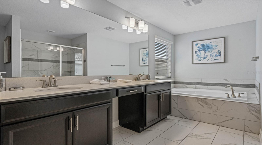 DAVENPORT, Florida 33896, 6 Bedrooms Bedrooms, ,5 BathroomsBathrooms,Residential,For Sale,MULLIGAN,0,MFRO6291126