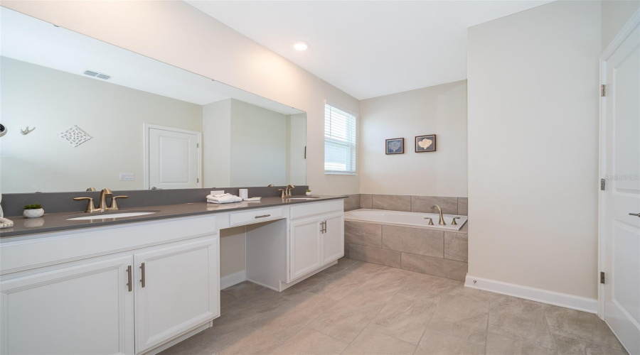 DAVENPORT, Florida 33896, 5 Bedrooms Bedrooms, ,5 BathroomsBathrooms,Residential,For Sale,STICKS,0,MFRS5147481