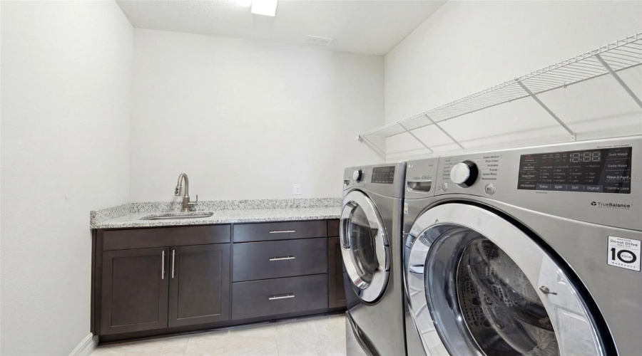 ORLANDO, Florida 32836, 4 Bedrooms Bedrooms, ,3 BathroomsBathrooms,Residential,For Sale,LEMON LAKE,0,MFRO6396167