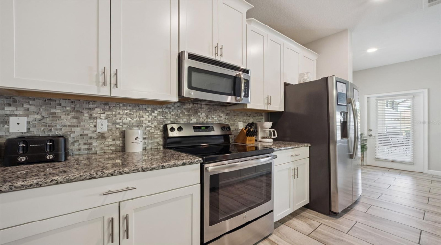 DAVENPORT, Florida 33896, 5 Bedrooms Bedrooms, ,4 BathroomsBathrooms,Residential,For Sale,MOON VALLEY,0,MFRS5147968