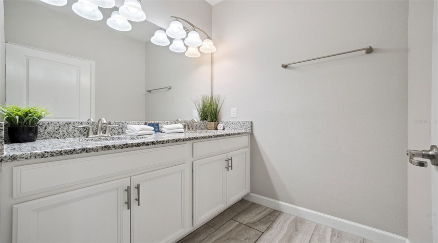 DAVENPORT, Florida 33896, 5 Bedrooms Bedrooms, ,4 BathroomsBathrooms,Residential,For Sale,MOON VALLEY,0,MFRS5147968