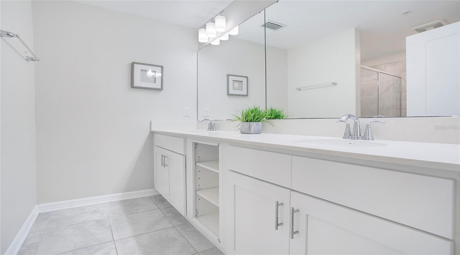 KISSIMMEE, Florida 34746, 2 Bedrooms Bedrooms, ,2 BathroomsBathrooms,Residential,For Sale,PARADOX,0,MFRS5147912