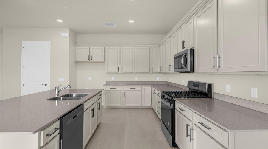 ORLANDO, Florida 32836, 5 Bedrooms Bedrooms, ,4 BathroomsBathrooms,Residential,For Sale,PARK ESTATE AVENUE,0,MFRO6399722