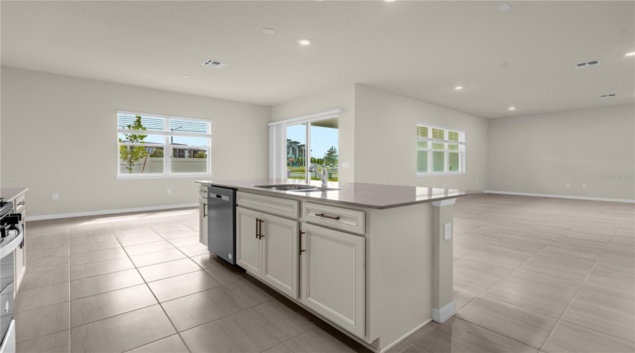 ORLANDO, Florida 32836, 5 Bedrooms Bedrooms, ,4 BathroomsBathrooms,Residential,For Sale,PARK ESTATE AVENUE,0,MFRO6399722