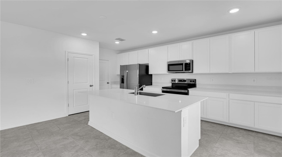 DAVENPORT, Florida 33837, 4 Bedrooms Bedrooms, ,3 BathroomsBathrooms,Residential,For Sale,WATERFALL,0,MFRO6351299