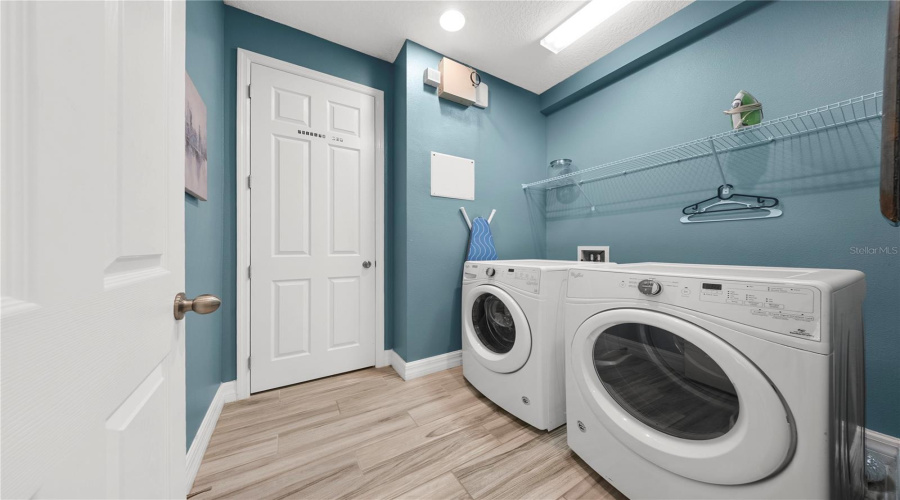 KISSIMMEE, Florida 34747, 9 Bedrooms Bedrooms, ,6 BathroomsBathrooms,Residential,For Sale,PELICAN COVE,0,MFRO6399359