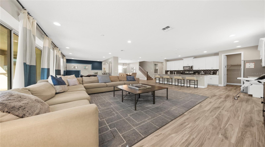 KISSIMMEE, Florida 34747, 9 Bedrooms Bedrooms, ,6 BathroomsBathrooms,Residential,For Sale,PELICAN COVE,0,MFRO6399359