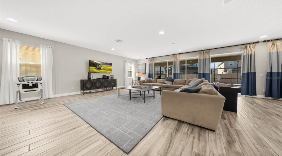 KISSIMMEE, Florida 34747, 9 Bedrooms Bedrooms, ,6 BathroomsBathrooms,Residential,For Sale,PELICAN COVE,0,MFRO6399359