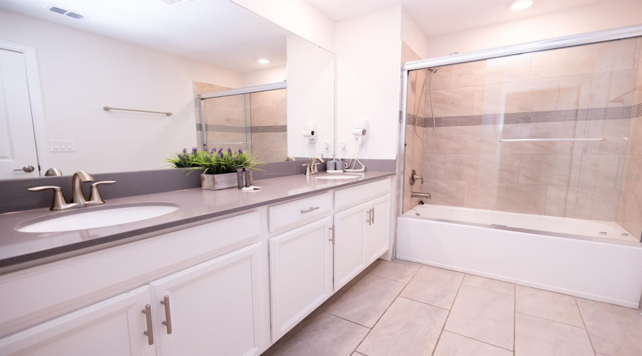 KISSIMMEE, Florida 34747, 5 Bedrooms Bedrooms, ,4 BathroomsBathrooms,Residential,For Sale,CABOT CLIFFS,0,MFRO6399795
