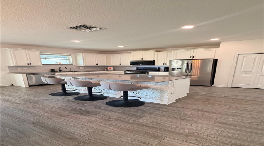 DAVENPORT, Florida 33837, 4 Bedrooms Bedrooms, ,2 BathroomsBathrooms,Residential,For Sale,OAK BLUFF,0,MFRO6393836