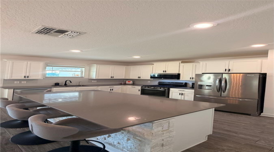 DAVENPORT, Florida 33837, 4 Bedrooms Bedrooms, ,2 BathroomsBathrooms,Residential,For Sale,OAK BLUFF,0,MFRO6393836