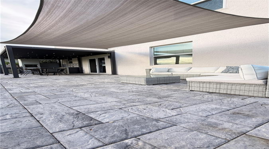 DAVENPORT, Florida 33837, 4 Bedrooms Bedrooms, ,2 BathroomsBathrooms,Residential,For Sale,OAK BLUFF,0,MFRO6393836