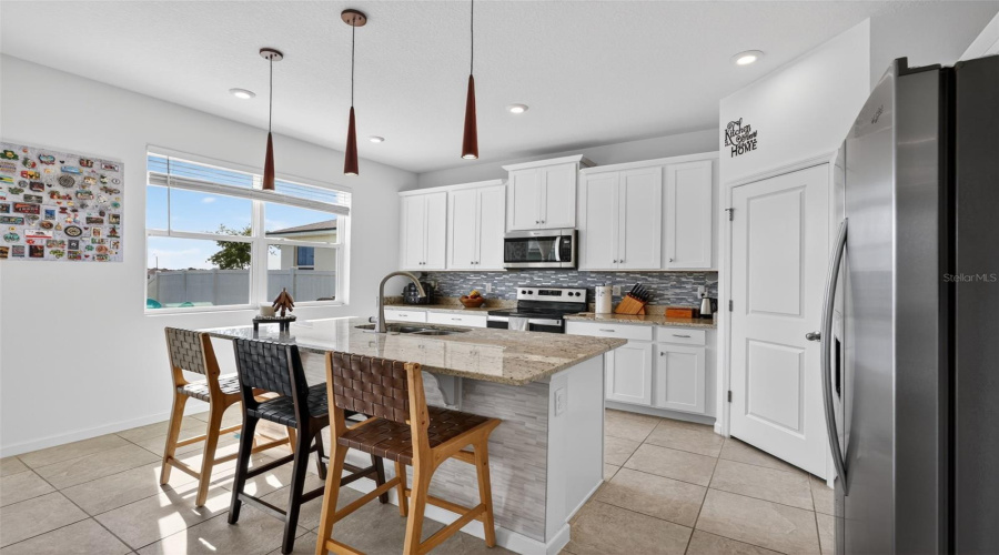 KISSIMMEE, Florida 34747, 5 Bedrooms Bedrooms, ,3 BathroomsBathrooms,Residential,For Sale,LAKESHORE BREEZE,0,MFRO6399978