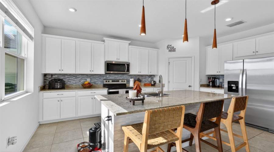 KISSIMMEE, Florida 34747, 5 Bedrooms Bedrooms, ,3 BathroomsBathrooms,Residential,For Sale,LAKESHORE BREEZE,0,MFRO6399978