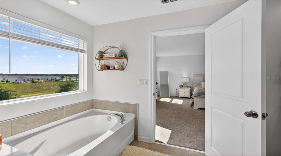 KISSIMMEE, Florida 34747, 5 Bedrooms Bedrooms, ,3 BathroomsBathrooms,Residential,For Sale,LAKESHORE BREEZE,0,MFRO6399978