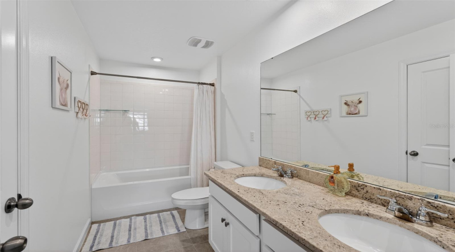 KISSIMMEE, Florida 34747, 5 Bedrooms Bedrooms, ,3 BathroomsBathrooms,Residential,For Sale,LAKESHORE BREEZE,0,MFRO6399978