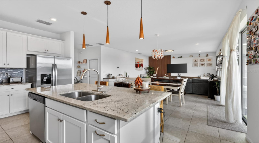 KISSIMMEE, Florida 34747, 5 Bedrooms Bedrooms, ,3 BathroomsBathrooms,Residential,For Sale,LAKESHORE BREEZE,0,MFRO6399978