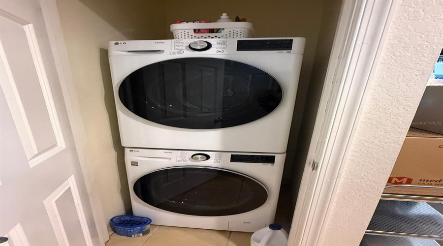 KISSIMMEE, Florida 34747, 3 Bedrooms Bedrooms, ,3 BathroomsBathrooms,Residential,For Sale,SUNSET VIEW,0,MFRS5147824