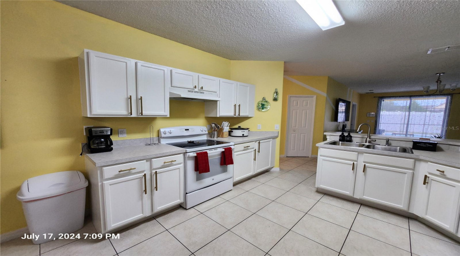 DAVENPORT, Florida 33837, 5 Bedrooms Bedrooms, ,3 BathroomsBathrooms,Residential,For Sale,KNOLLWOOD,0,MFRO6399990