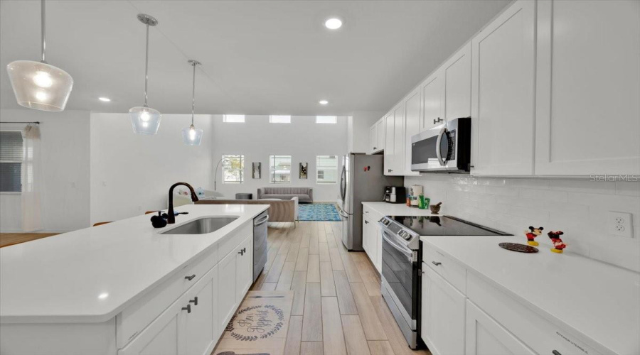 DAVENPORT, Florida 33896, 5 Bedrooms Bedrooms, ,4 BathroomsBathrooms,Residential,For Sale,LANCASHIRE,0,MFRO6400047