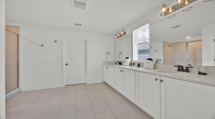 DAVENPORT, Florida 33896, 5 Bedrooms Bedrooms, ,4 BathroomsBathrooms,Residential,For Sale,LANCASHIRE,0,MFRO6400047