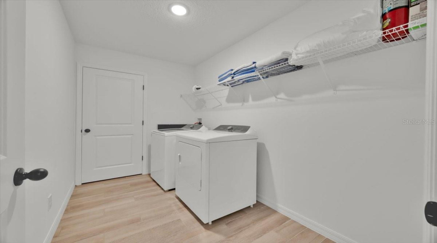 DAVENPORT, Florida 33896, 5 Bedrooms Bedrooms, ,4 BathroomsBathrooms,Residential,For Sale,LANCASHIRE,0,MFRO6400047