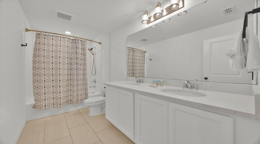 DAVENPORT, Florida 33896, 5 Bedrooms Bedrooms, ,4 BathroomsBathrooms,Residential,For Sale,LANCASHIRE,0,MFRO6400047