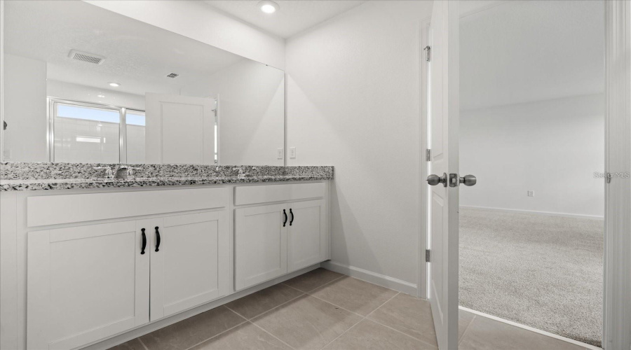 KISSIMMEE, Florida 34747, 5 Bedrooms Bedrooms, ,3 BathroomsBathrooms,Residential,For Sale,LAKESHORE BREEZE,0,MFRS5148068