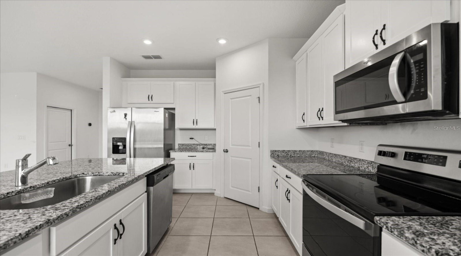 KISSIMMEE, Florida 34747, 5 Bedrooms Bedrooms, ,3 BathroomsBathrooms,Residential,For Sale,LAKESHORE BREEZE,0,MFRS5148068