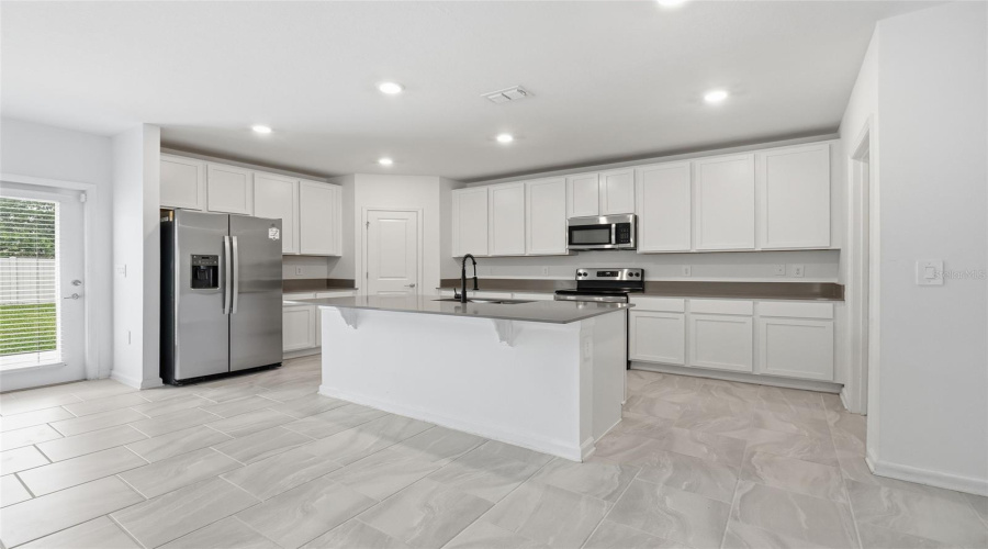 DAVENPORT, Florida 33837, 5 Bedrooms Bedrooms, ,2 BathroomsBathrooms,Residential,For Sale,JETT,0,MFRO6399602