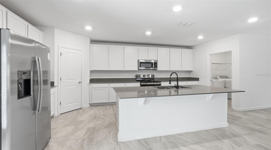 DAVENPORT, Florida 33837, 5 Bedrooms Bedrooms, ,2 BathroomsBathrooms,Residential,For Sale,JETT,0,MFRO6399602