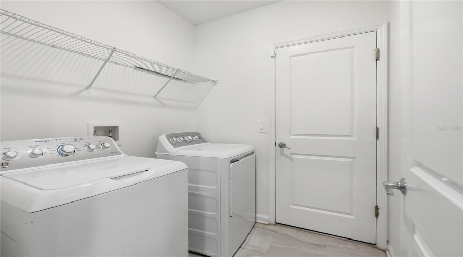 DAVENPORT, Florida 33837, 5 Bedrooms Bedrooms, ,2 BathroomsBathrooms,Residential,For Sale,JETT,0,MFRO6399602