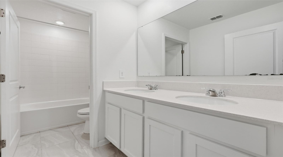 DAVENPORT, Florida 33837, 5 Bedrooms Bedrooms, ,2 BathroomsBathrooms,Residential,For Sale,JETT,0,MFRO6399602