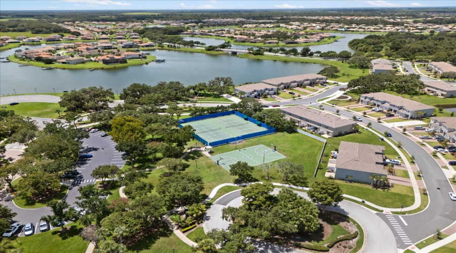 KISSIMMEE, Florida 34746, 5 Bedrooms Bedrooms, ,4 BathroomsBathrooms,Residential,For Sale,SHORESIDE,0,MFRO6399579