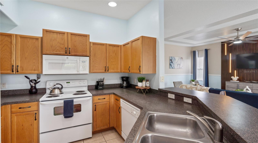 DAVENPORT, Florida 33897, 5 Bedrooms Bedrooms, ,3 BathroomsBathrooms,Residential,For Sale,BRUNELLO,0,MFRO6400370